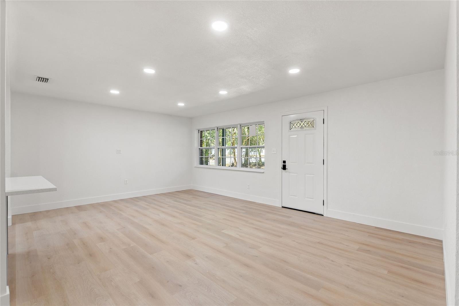 Listing photo id 13 for 2934 Bella Vista Street