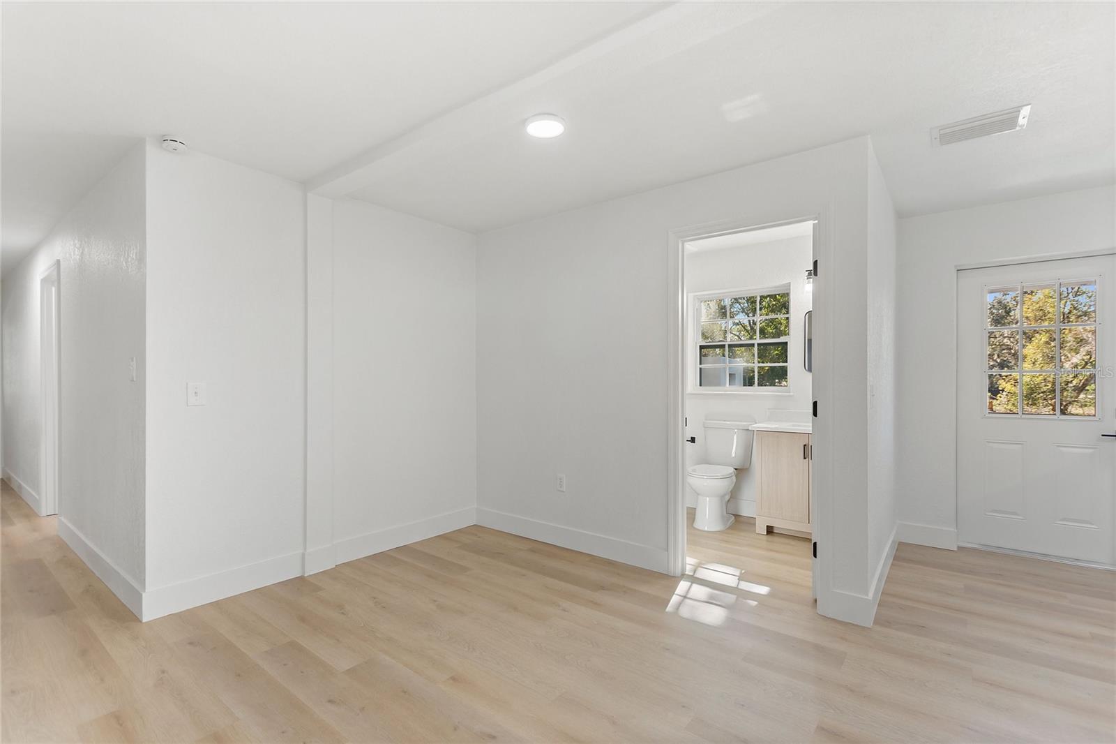 Listing photo id 15 for 2934 Bella Vista Street