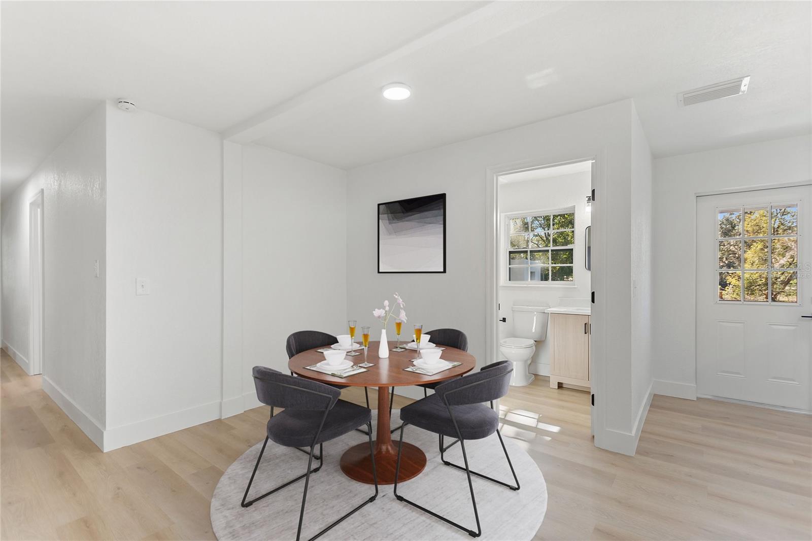 Listing photo id 16 for 2934 Bella Vista Street