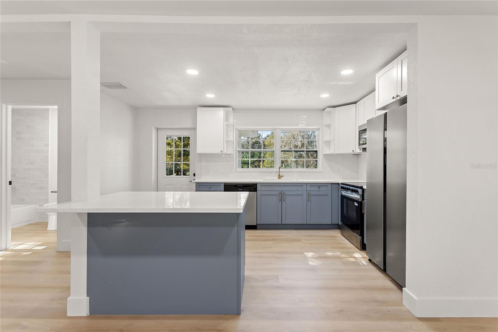 Listing photo id 17 for 2934 Bella Vista Street