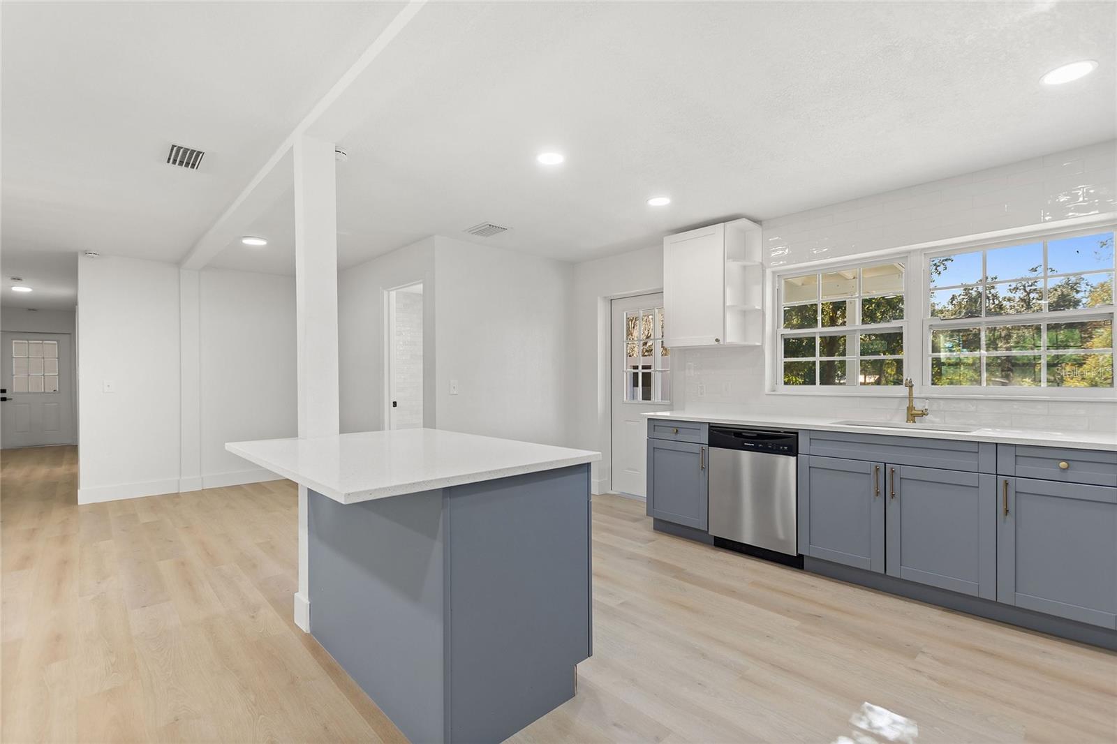 Listing photo id 18 for 2934 Bella Vista Street