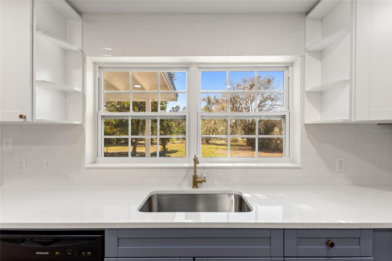 Listing photo id 20 for 2934 Bella Vista Street