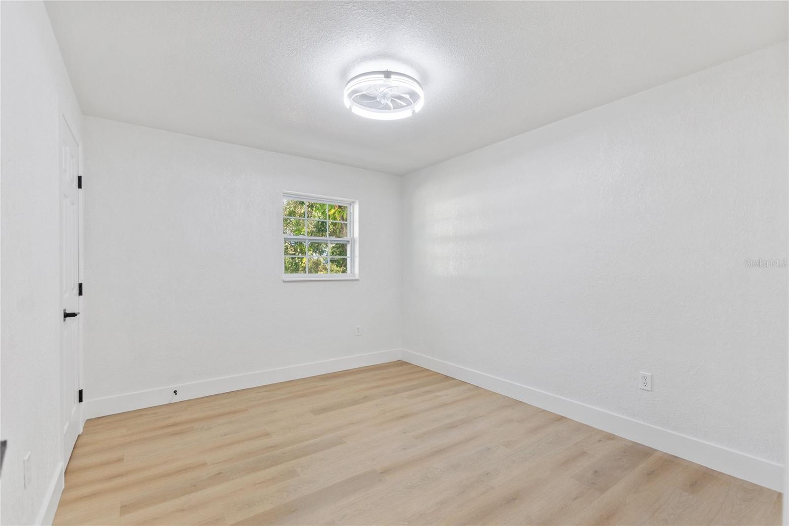 Listing photo id 22 for 2934 Bella Vista Street