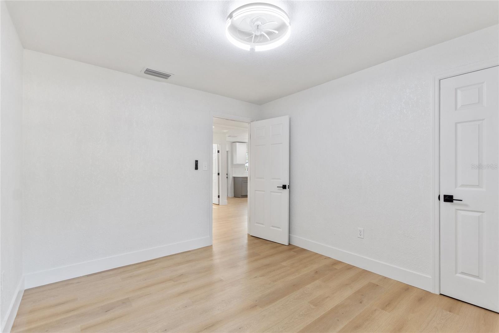 Listing photo id 23 for 2934 Bella Vista Street