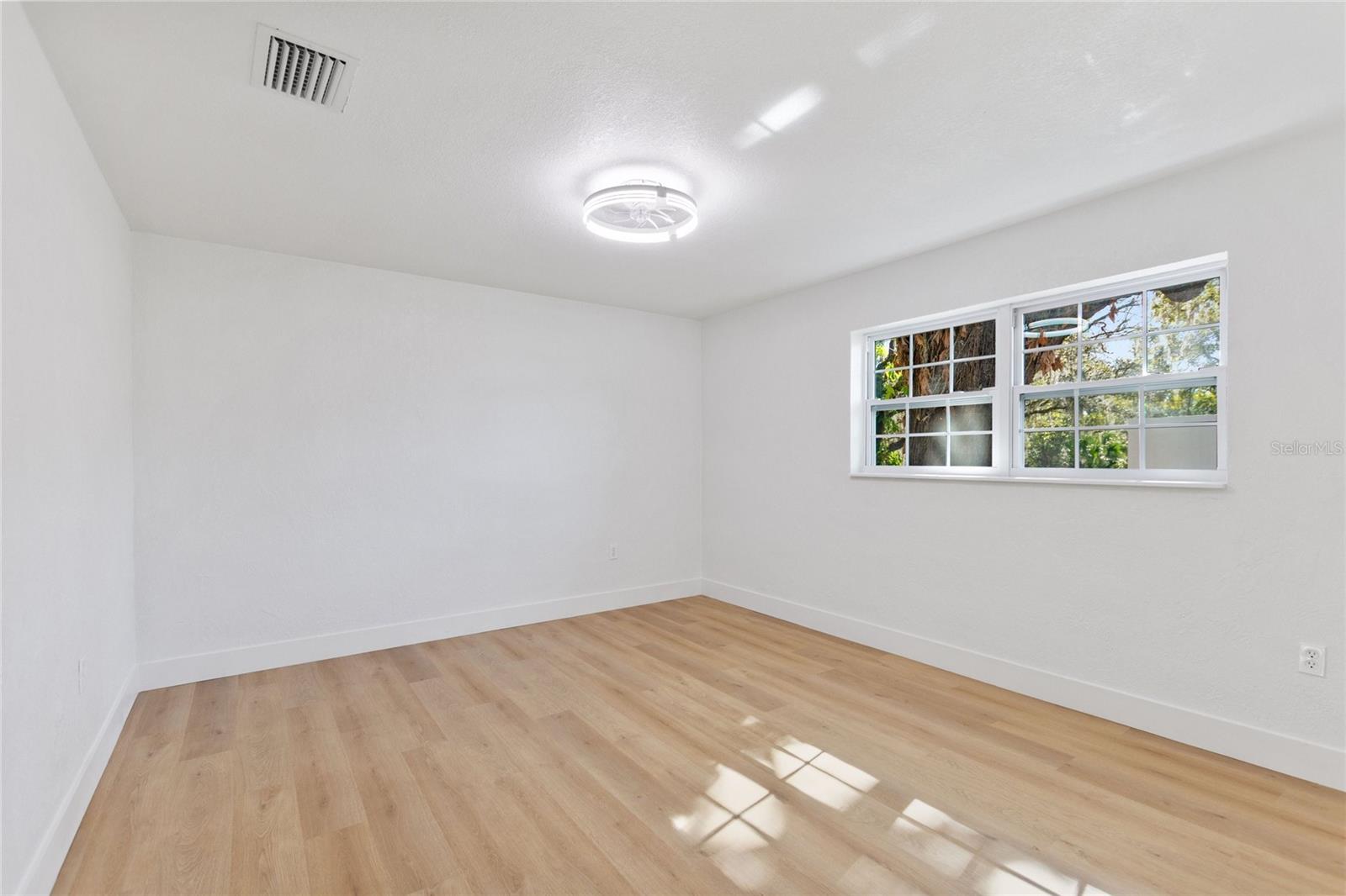 Listing photo id 27 for 2934 Bella Vista Street