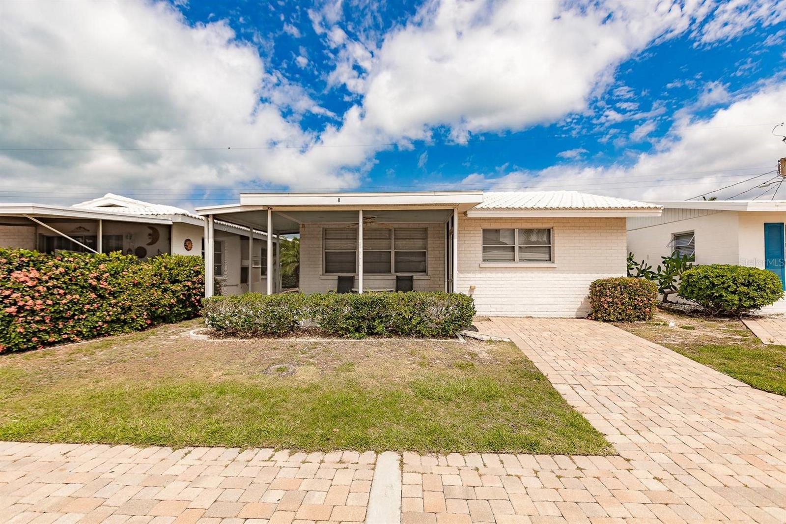 Image 11 of 12 For 6020 Midnight Pass Road 59