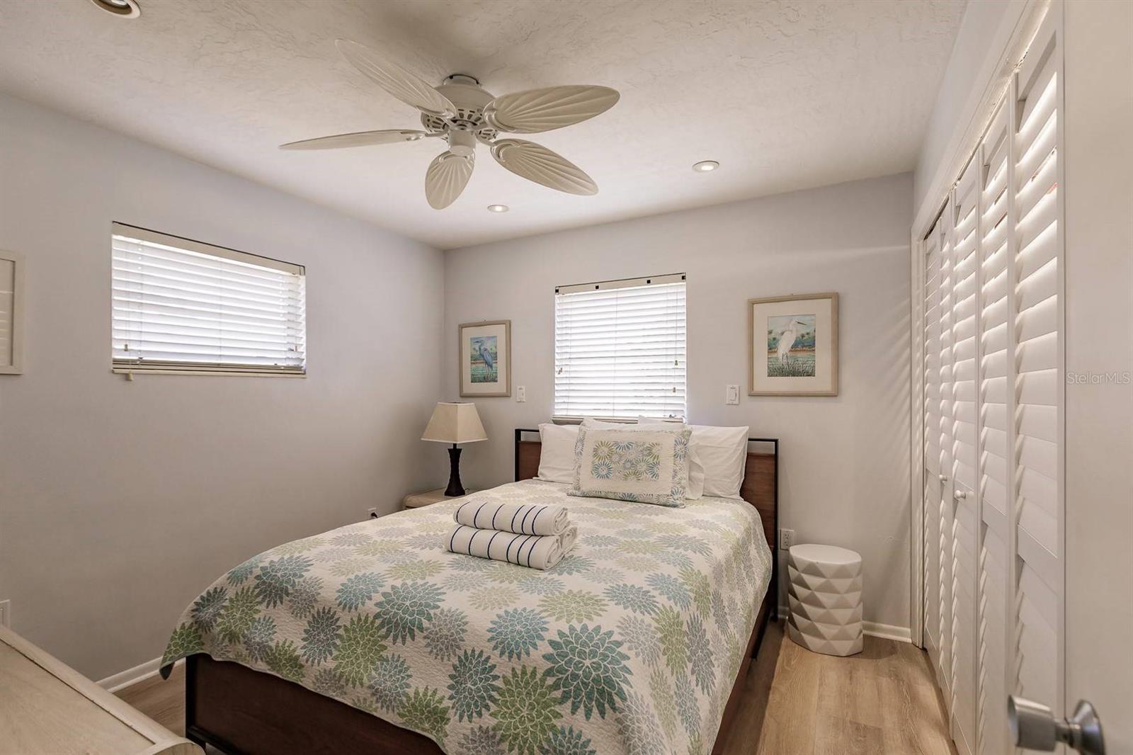 Image 5 of 12 For 6020 Midnight Pass Road 59