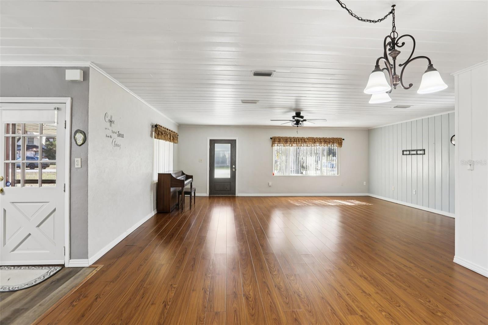 Image 9 of 38 For 33137 Cercelia Road