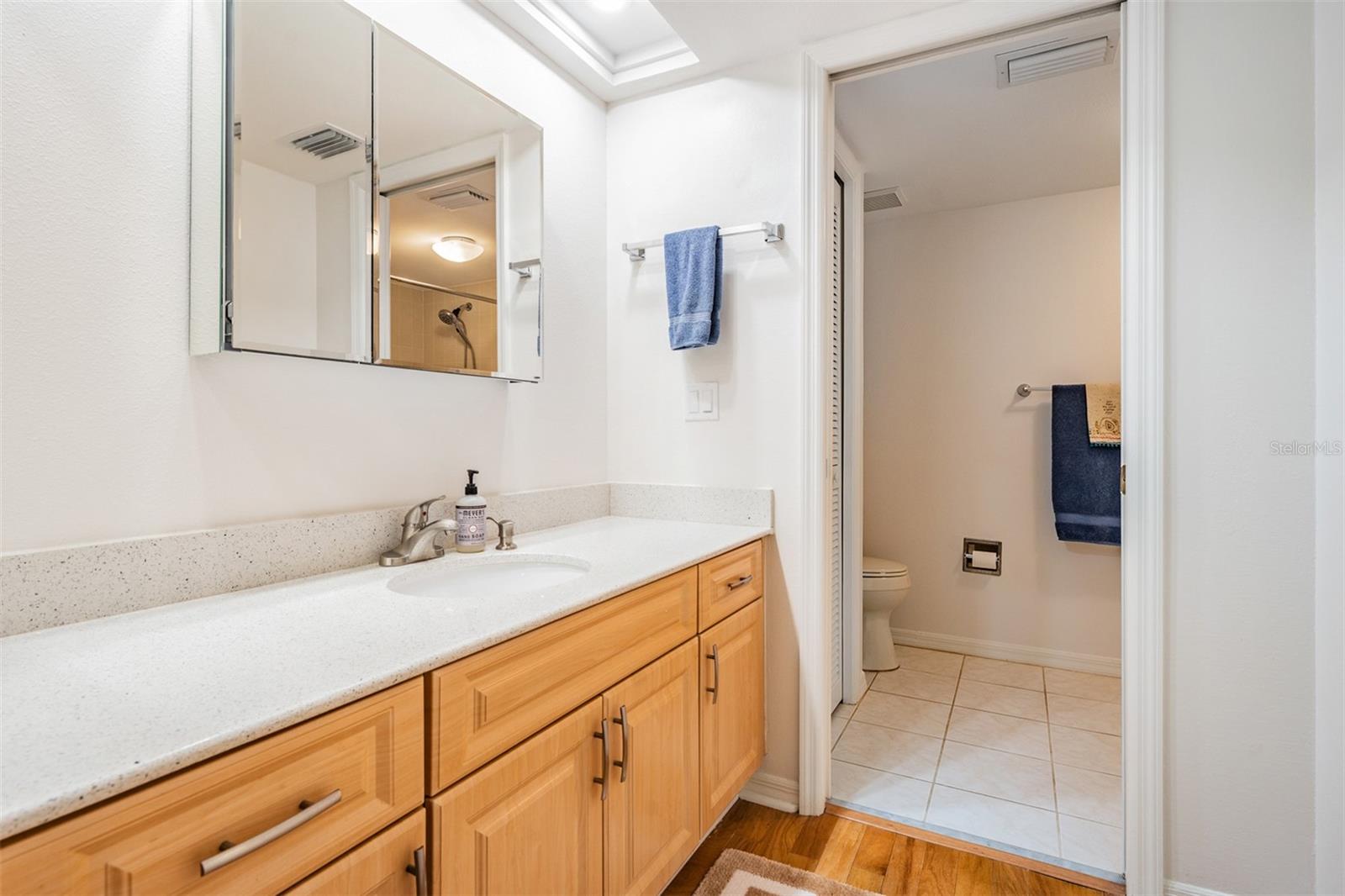 Image 19 of 34 For 2020 Lakeview Drive 105