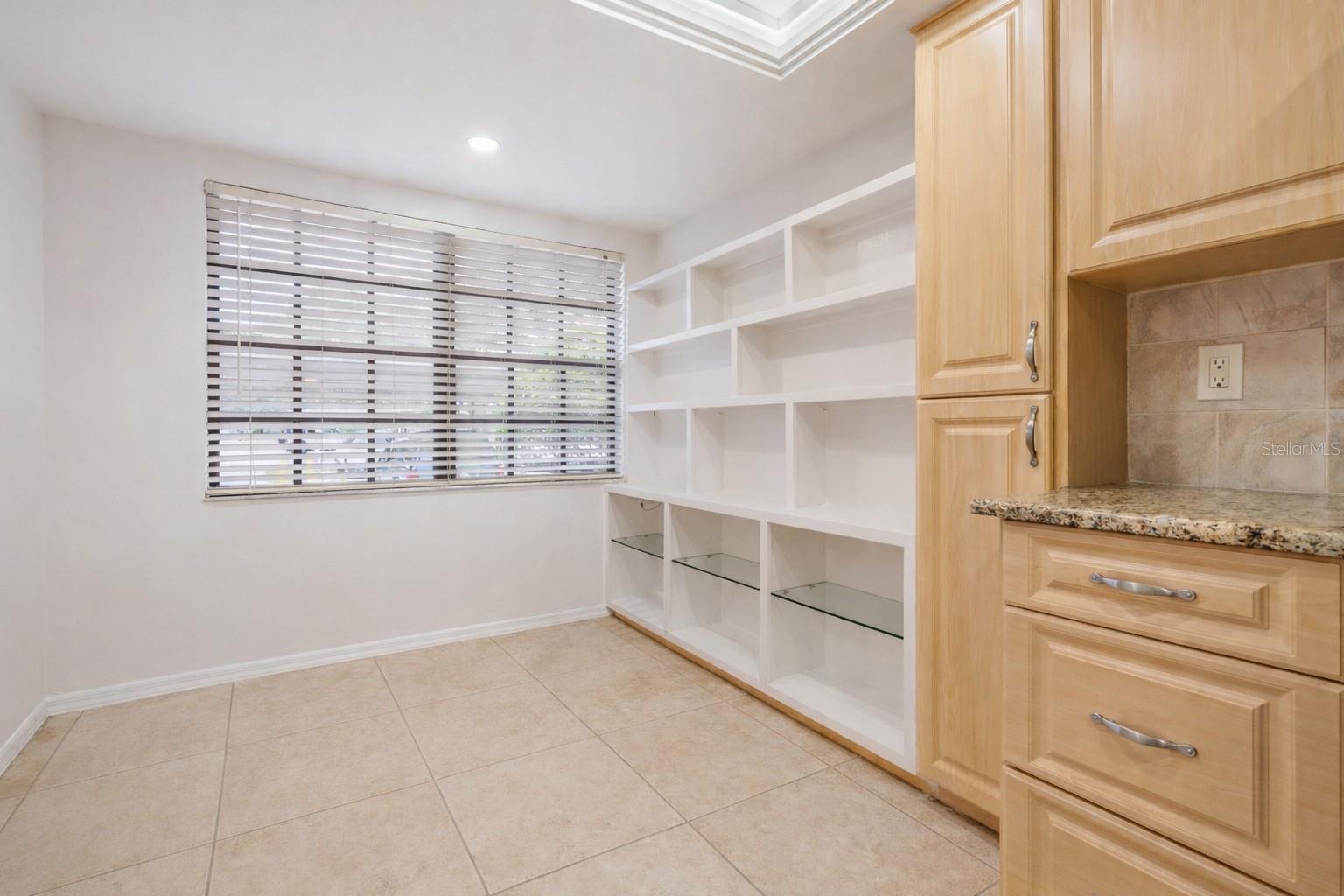 Image 4 of 34 For 2020 Lakeview Drive 105