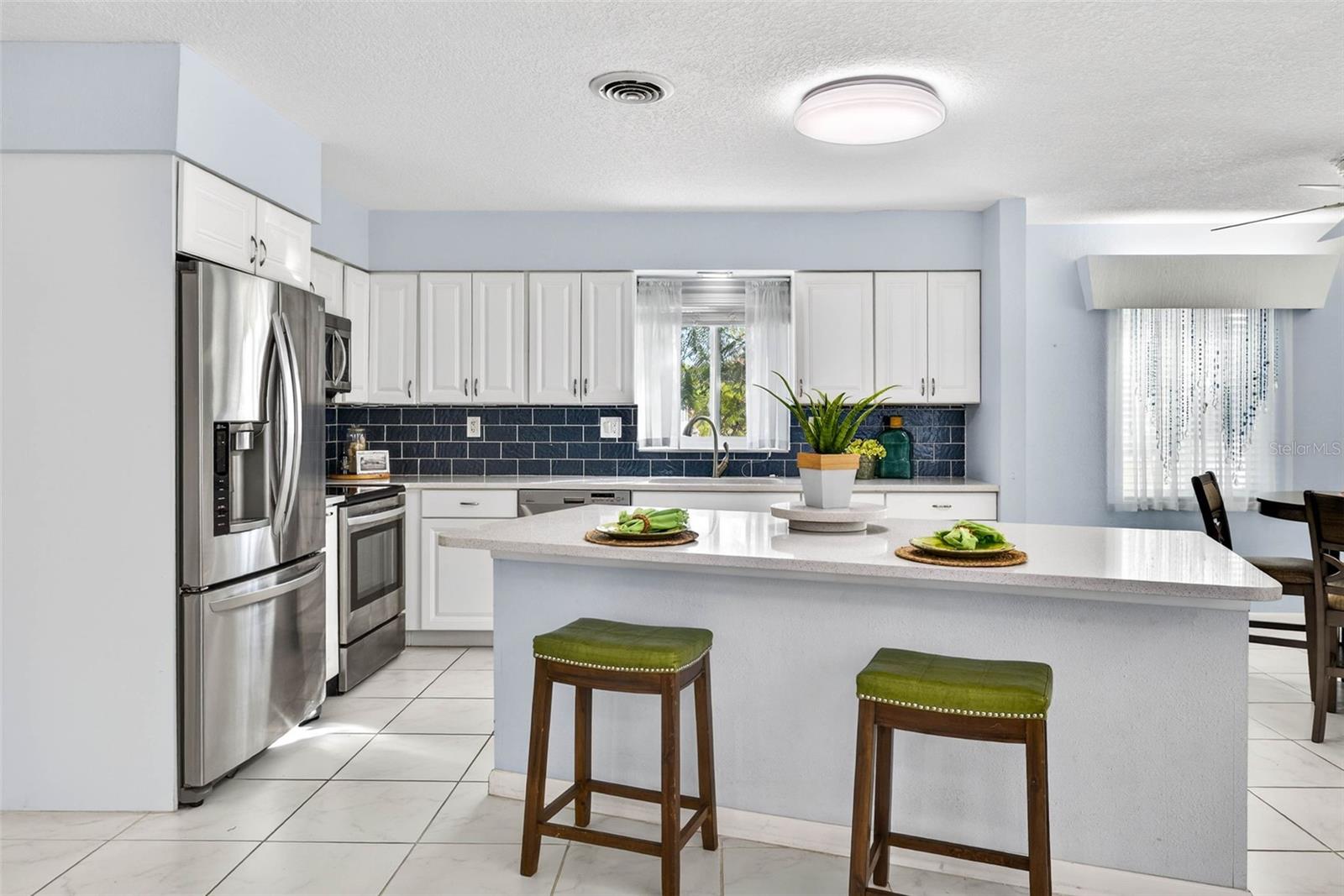 Listing photo id 10 for 6701 Burlington Avenue N