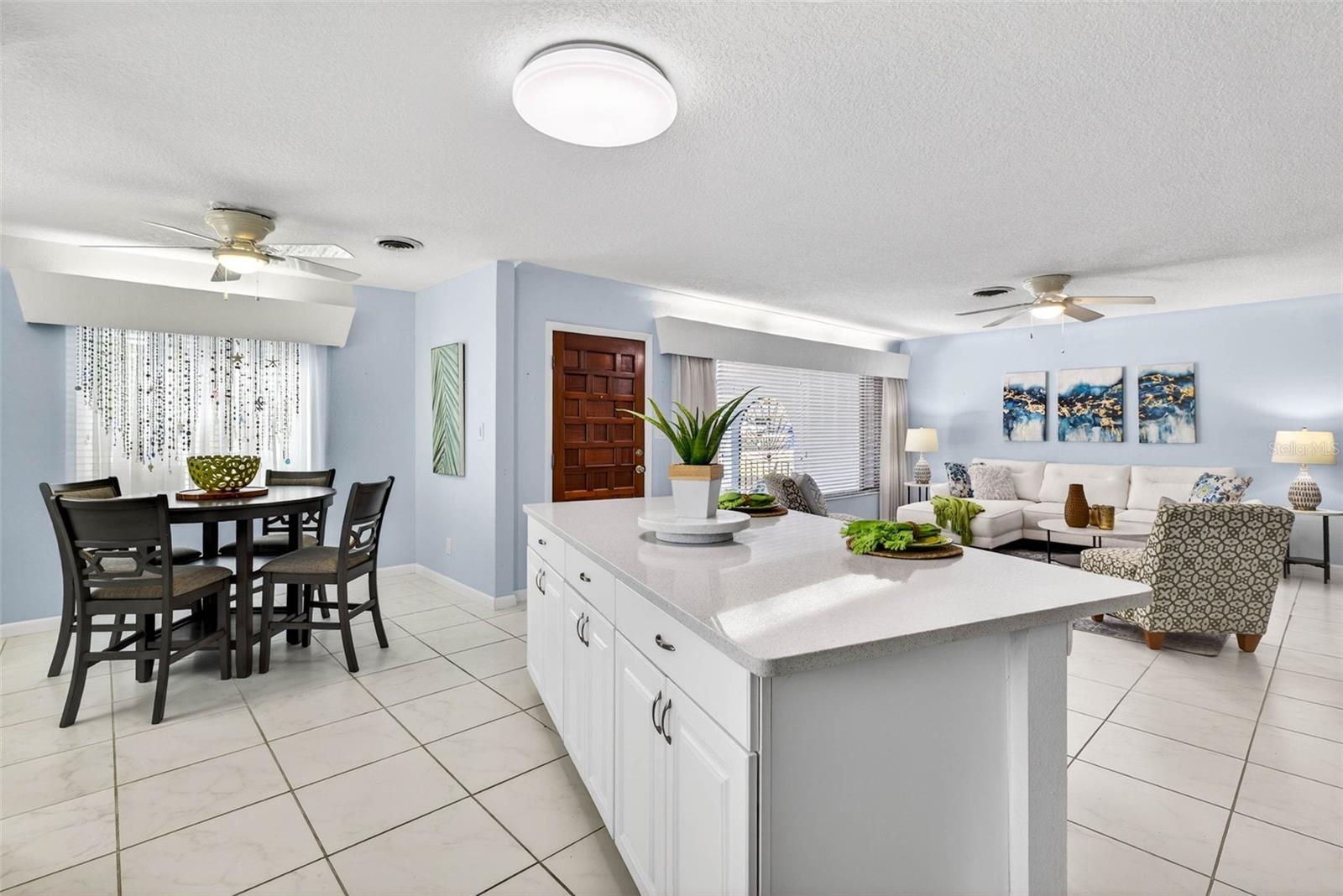 Listing photo id 12 for 6701 Burlington Avenue N