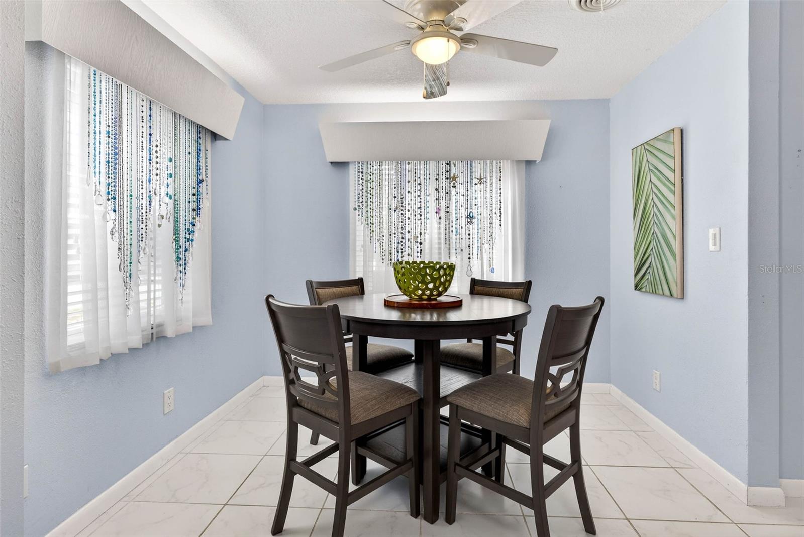 Listing photo id 15 for 6701 Burlington Avenue N