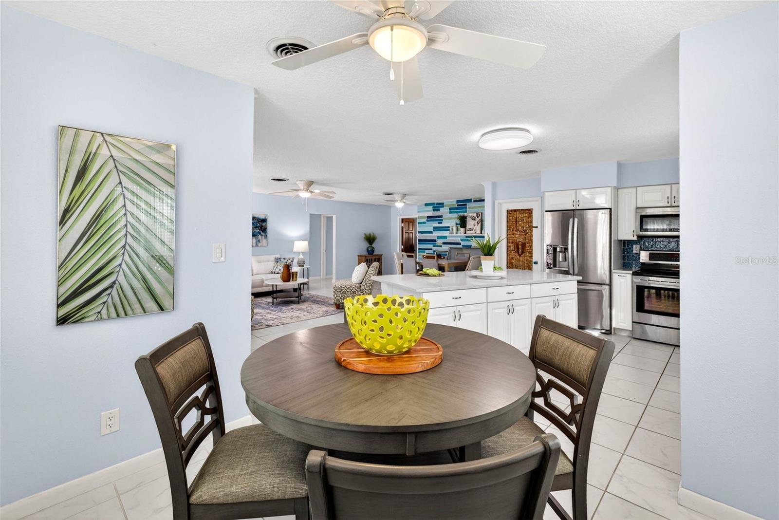 Listing photo id 16 for 6701 Burlington Avenue N