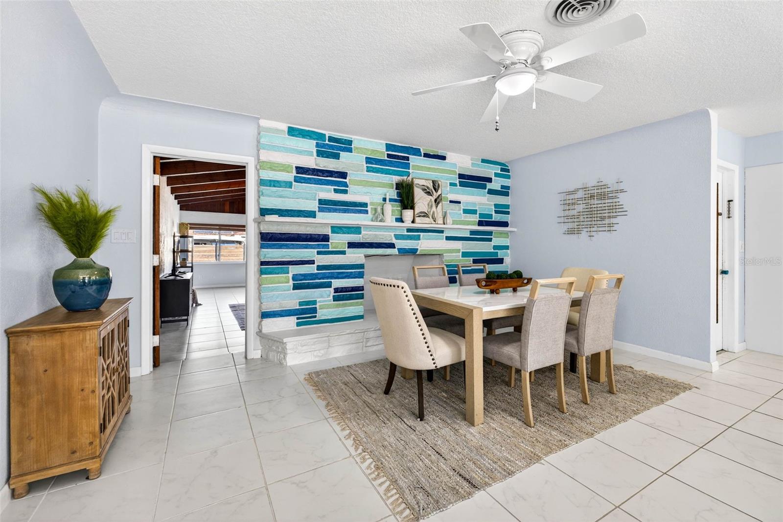 Listing photo id 17 for 6701 Burlington Avenue N