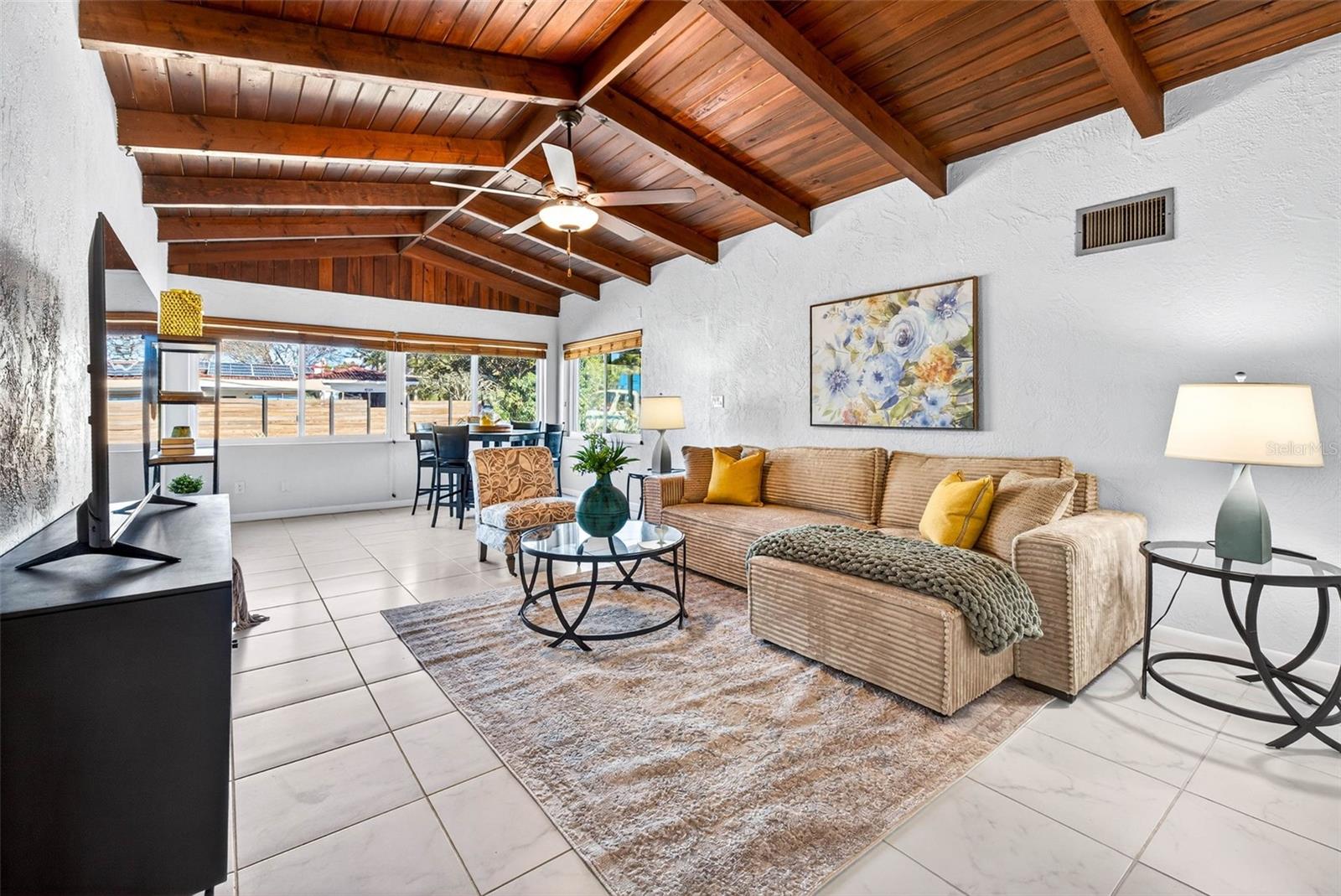 Listing photo id 18 for 6701 Burlington Avenue N