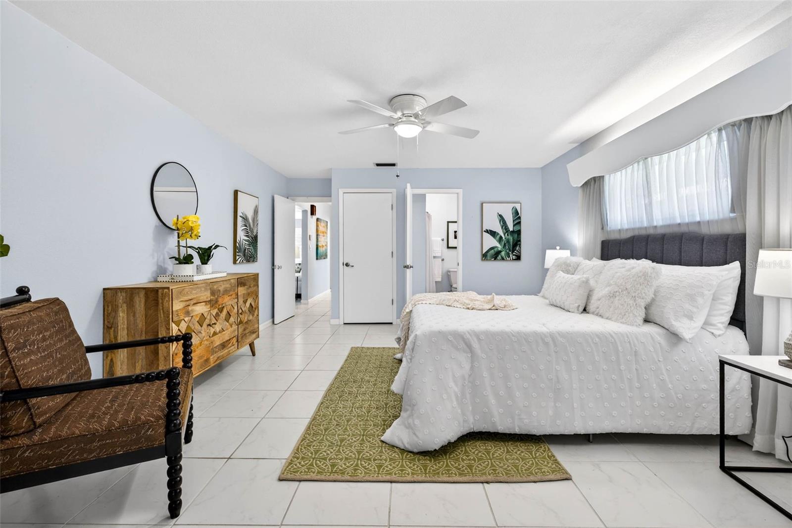 Listing photo id 21 for 6701 Burlington Avenue N