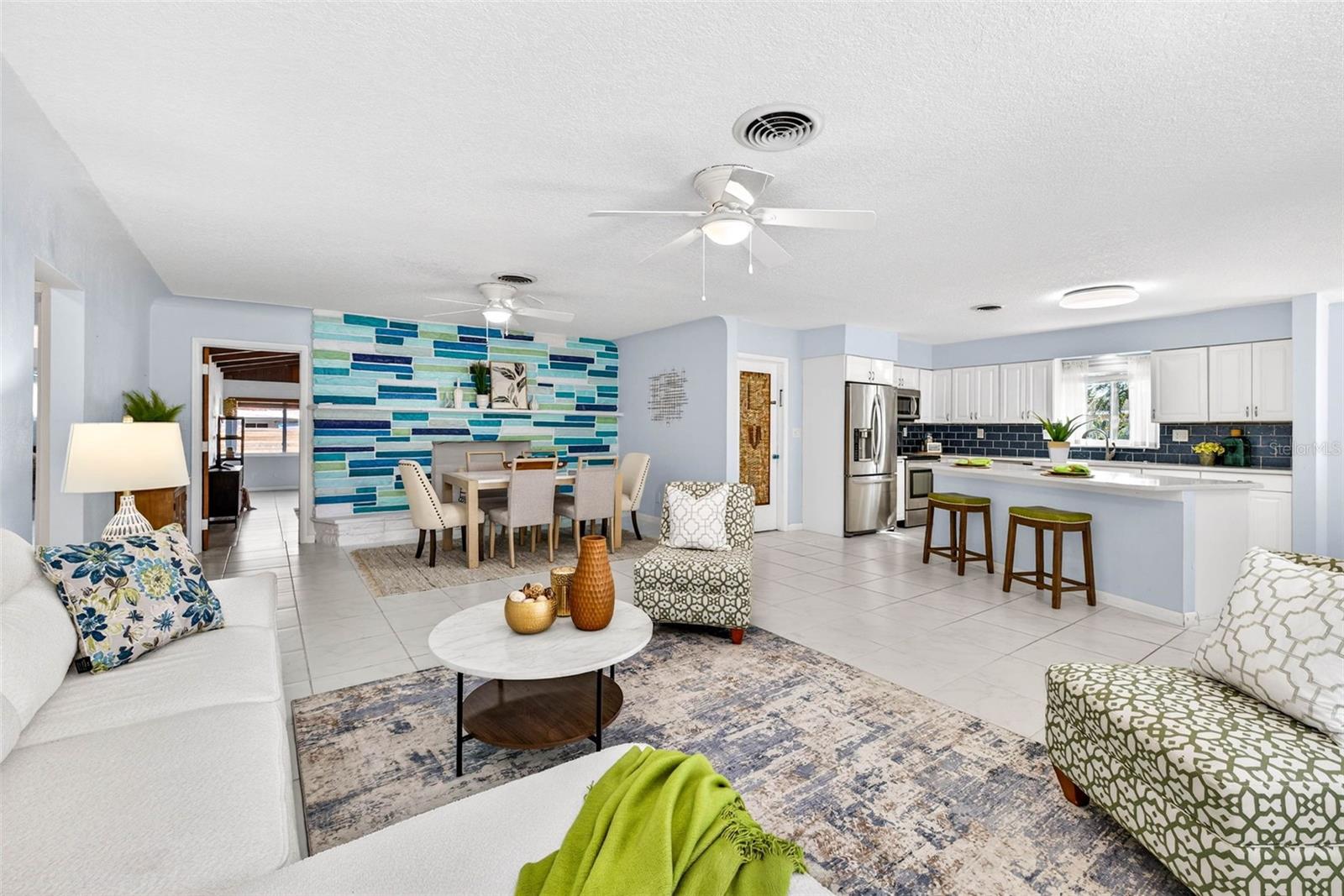 Listing photo id 1 for 6701 Burlington Avenue N