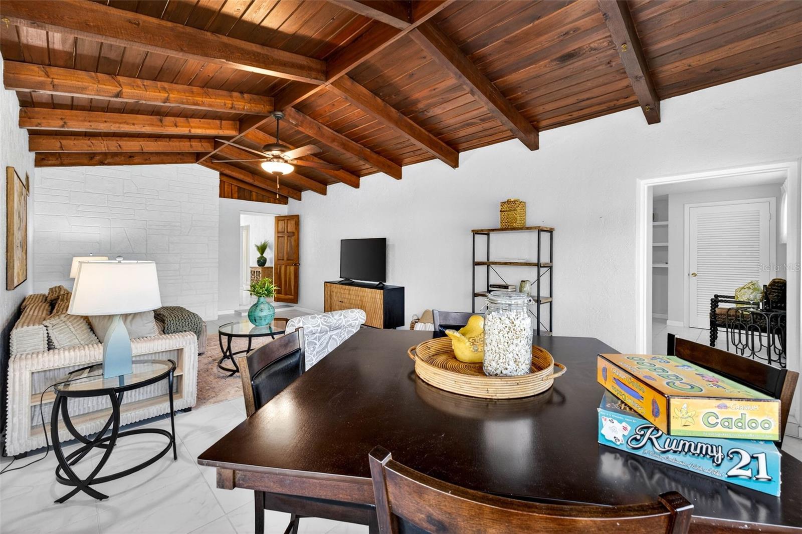 Listing photo id 28 for 6701 Burlington Avenue N