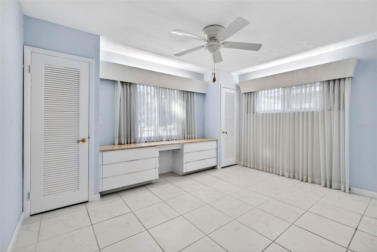 Listing photo id 29 for 6701 Burlington Avenue N