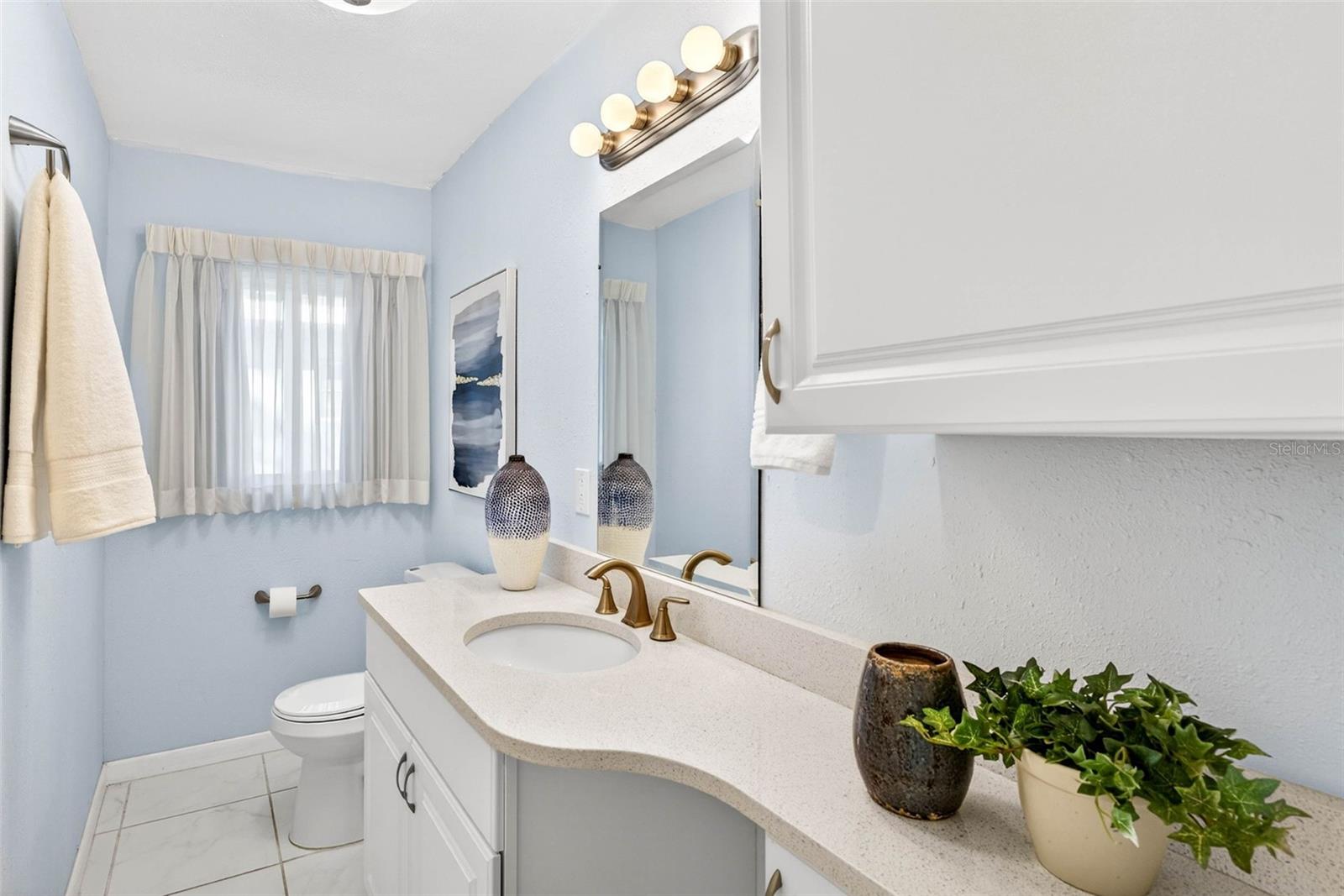 Listing photo id 30 for 6701 Burlington Avenue N