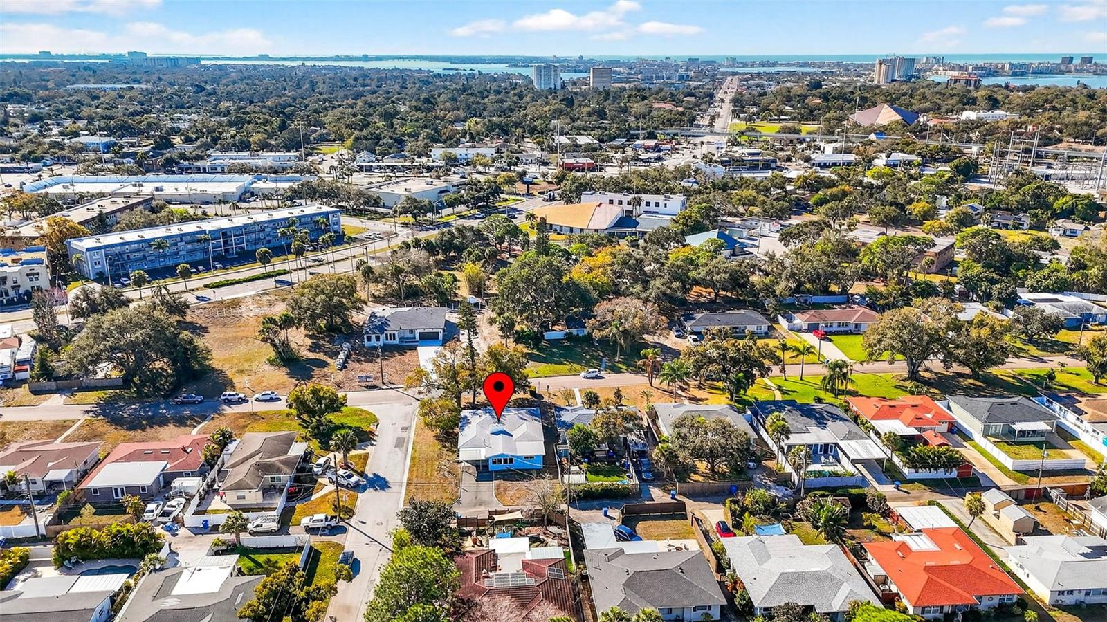 Listing photo id 31 for 6701 Burlington Avenue N