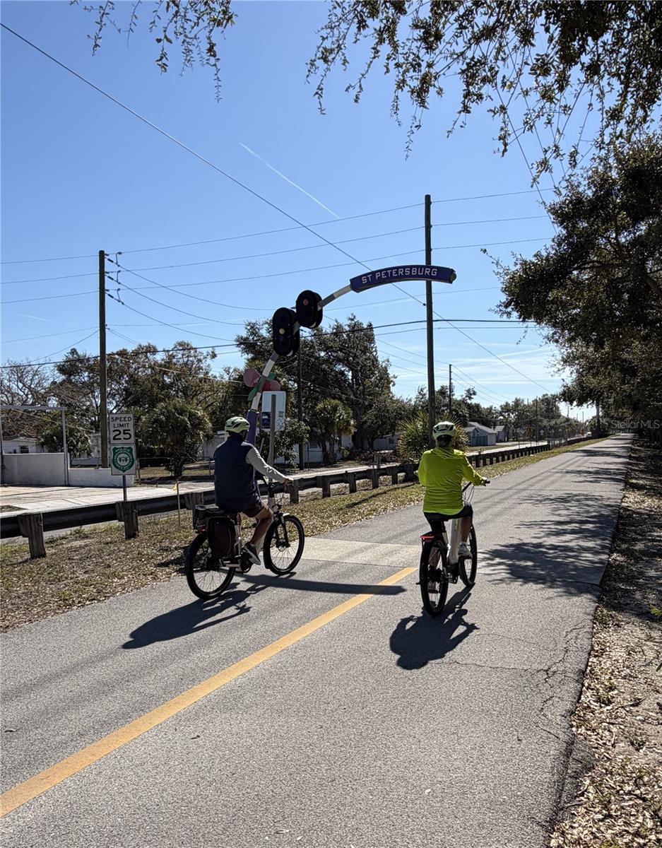 Listing photo id 36 for 6701 Burlington Avenue N