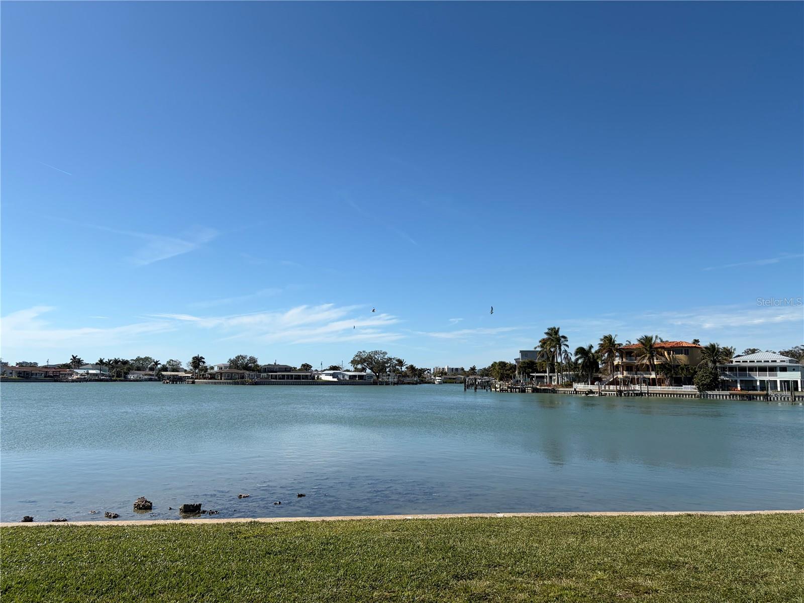 Listing photo id 37 for 6701 Burlington Avenue N