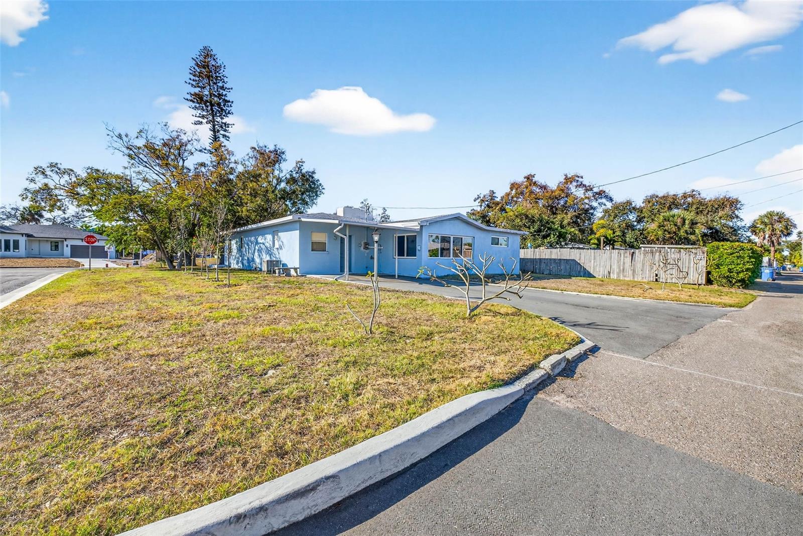 Listing photo id 41 for 6701 Burlington Avenue N