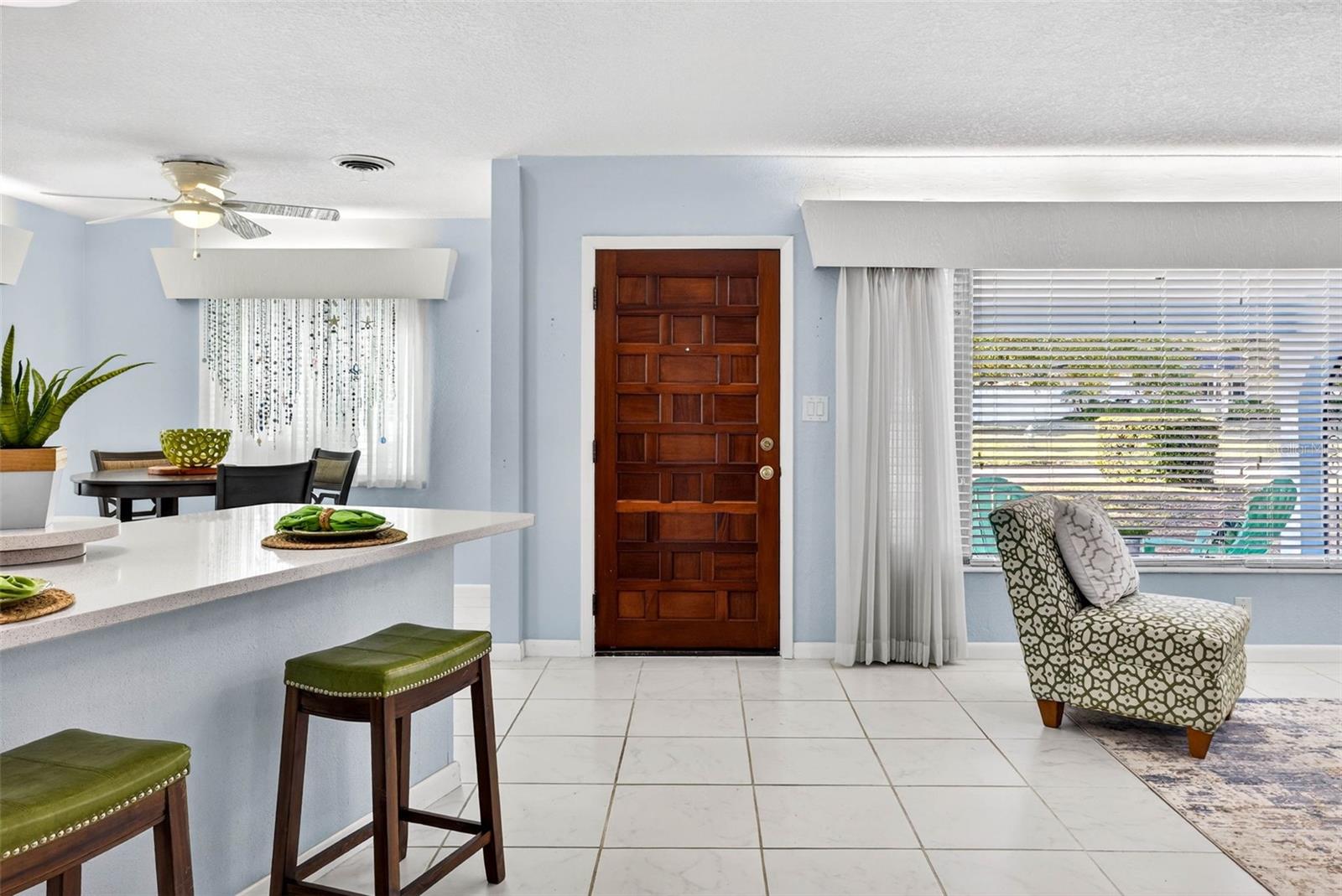 Listing photo id 4 for 6701 Burlington Avenue N