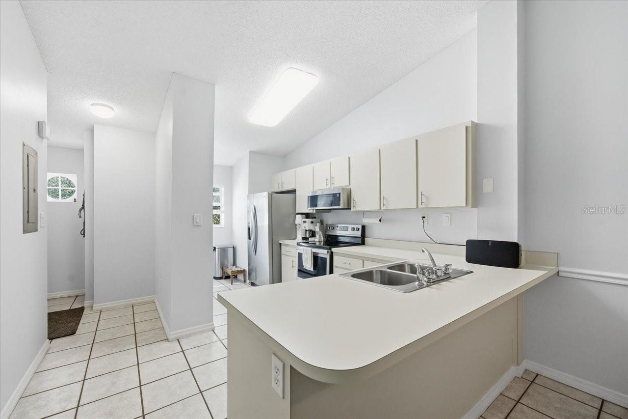 Listing photo id 4 for 14820 Par Club Circle