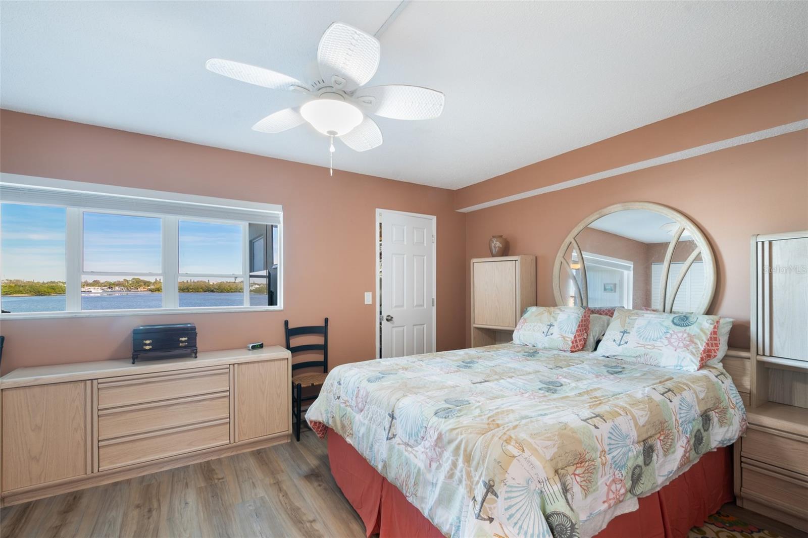 Image 18 of 45 For 1847 Shore Drive S 204