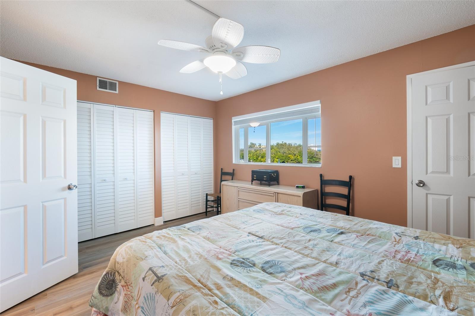 Image 19 of 45 For 1847 Shore Drive S 204