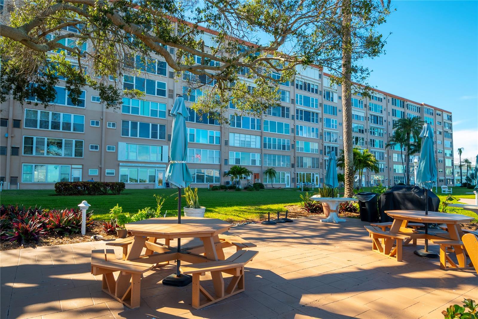 Image 29 of 45 For 1847 Shore Drive S 204