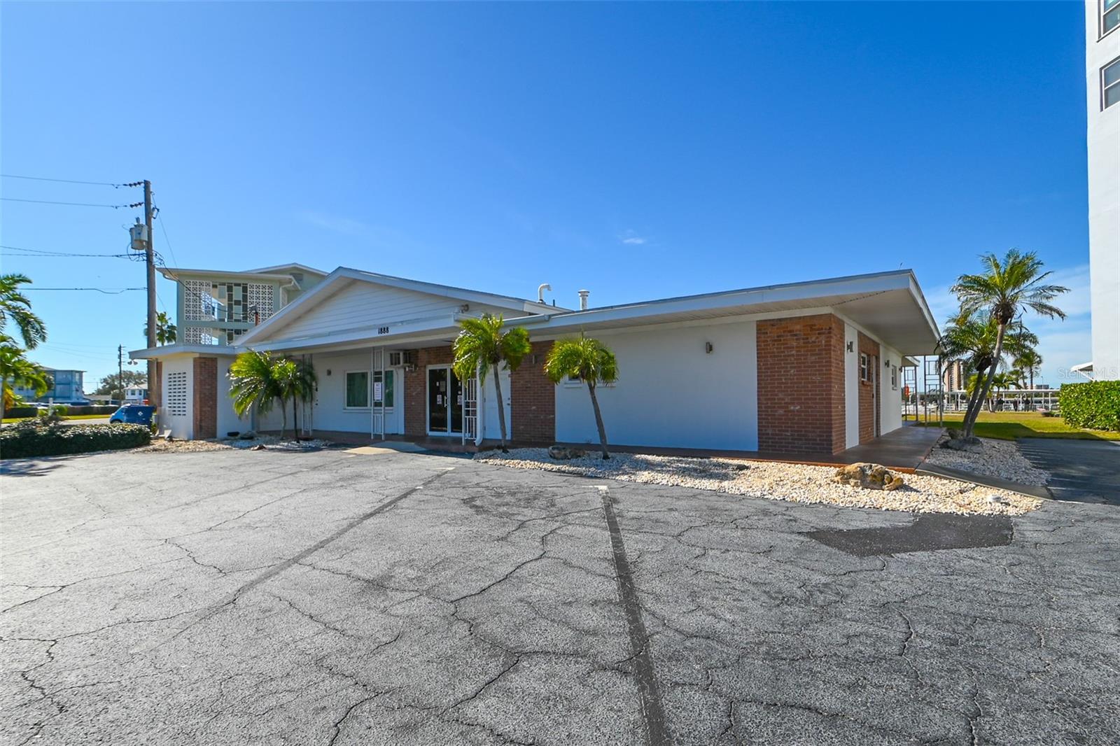 Image 34 of 45 For 1847 Shore Drive S 204