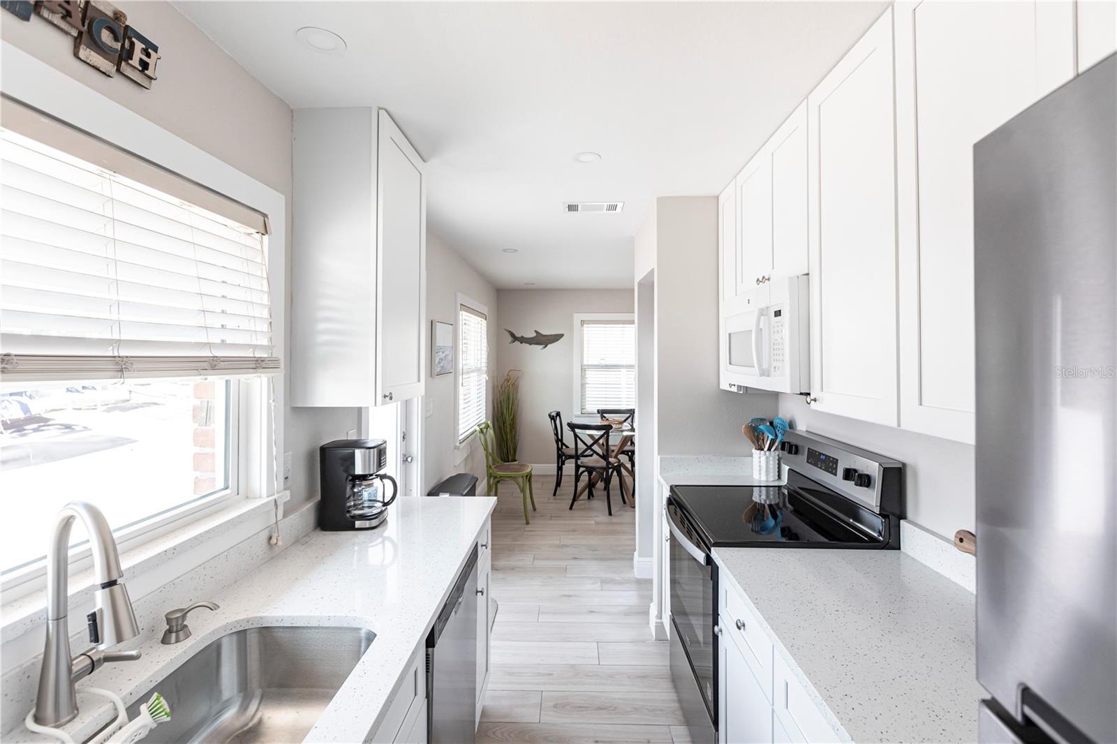 Image 17 of 29 For 6020 Midnight Pass Road 56