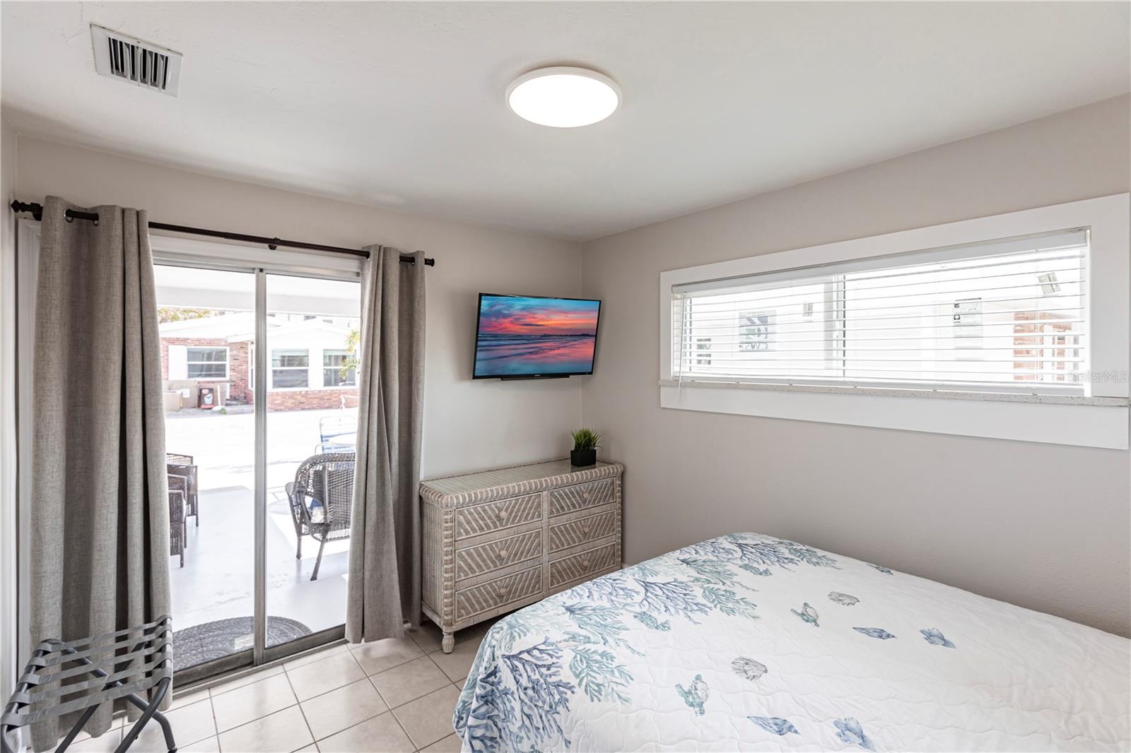 Image 20 of 29 For 6020 Midnight Pass Road 56