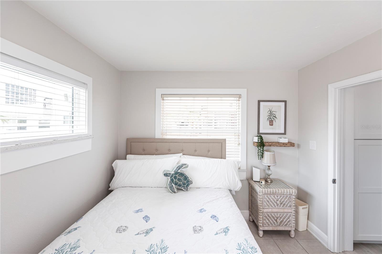 Image 22 of 29 For 6020 Midnight Pass Road 56