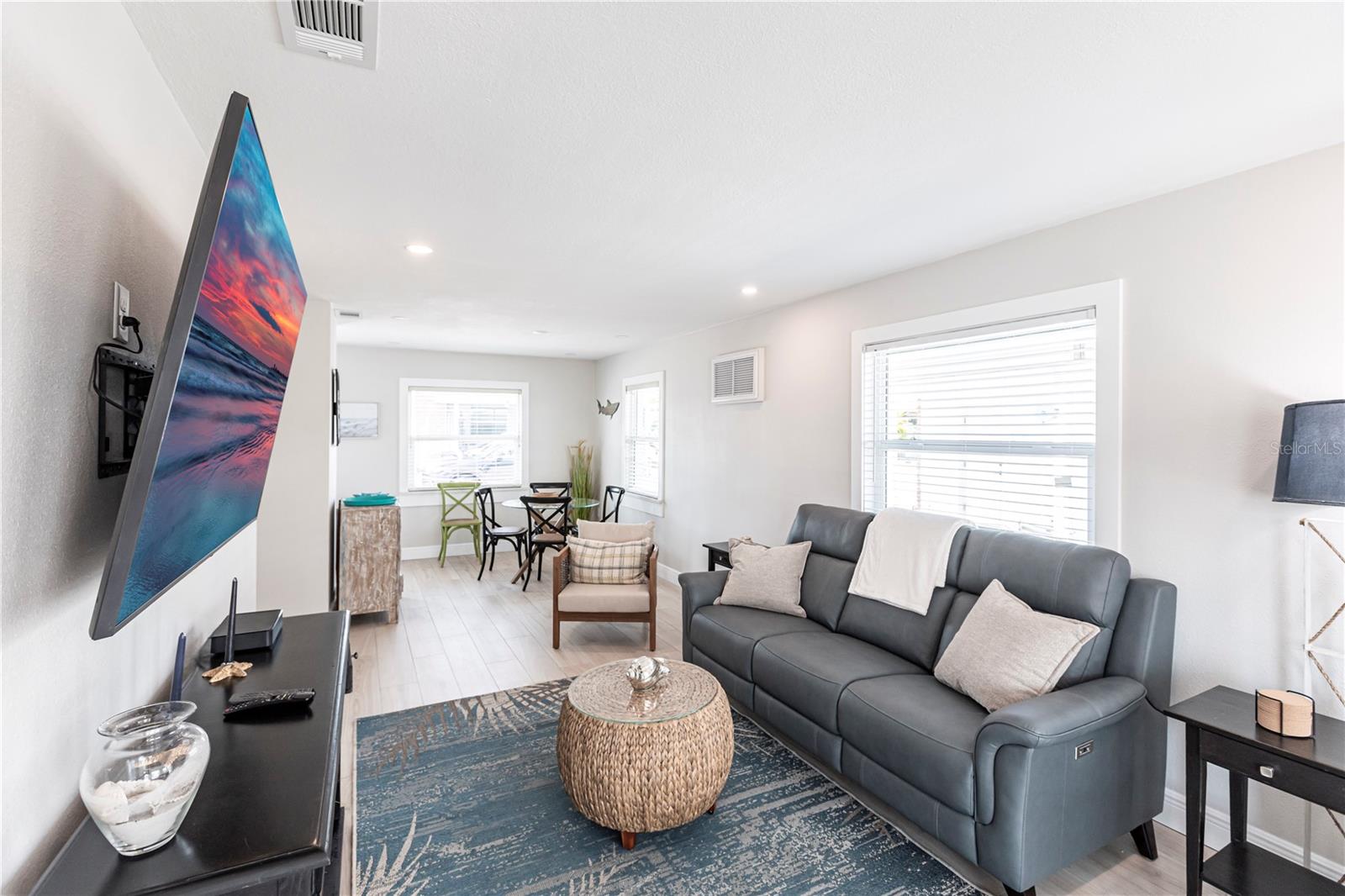 Image 6 of 29 For 6020 Midnight Pass Road 56