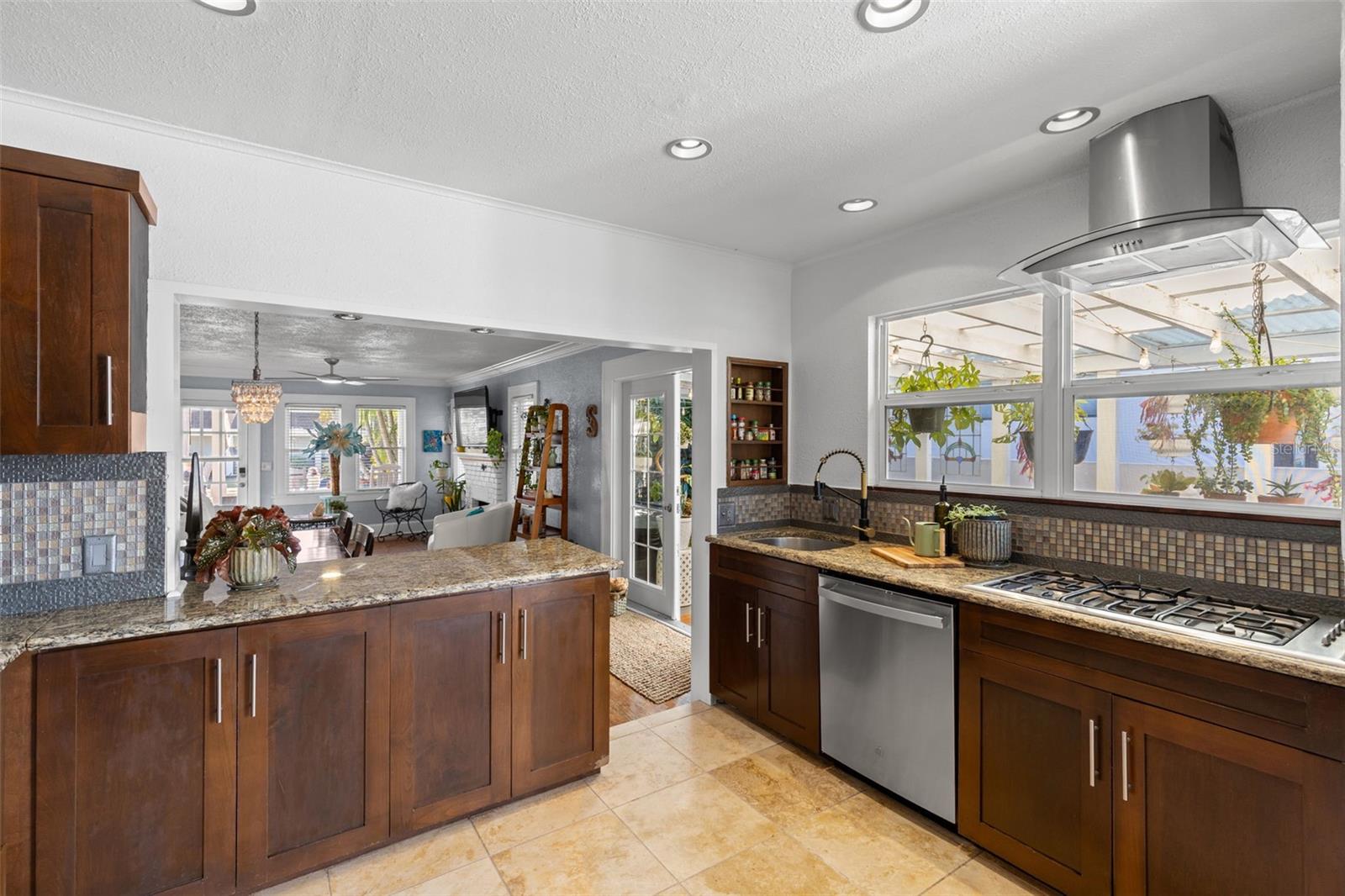 Image 11 of 40 For 2245 3rd Avenue N