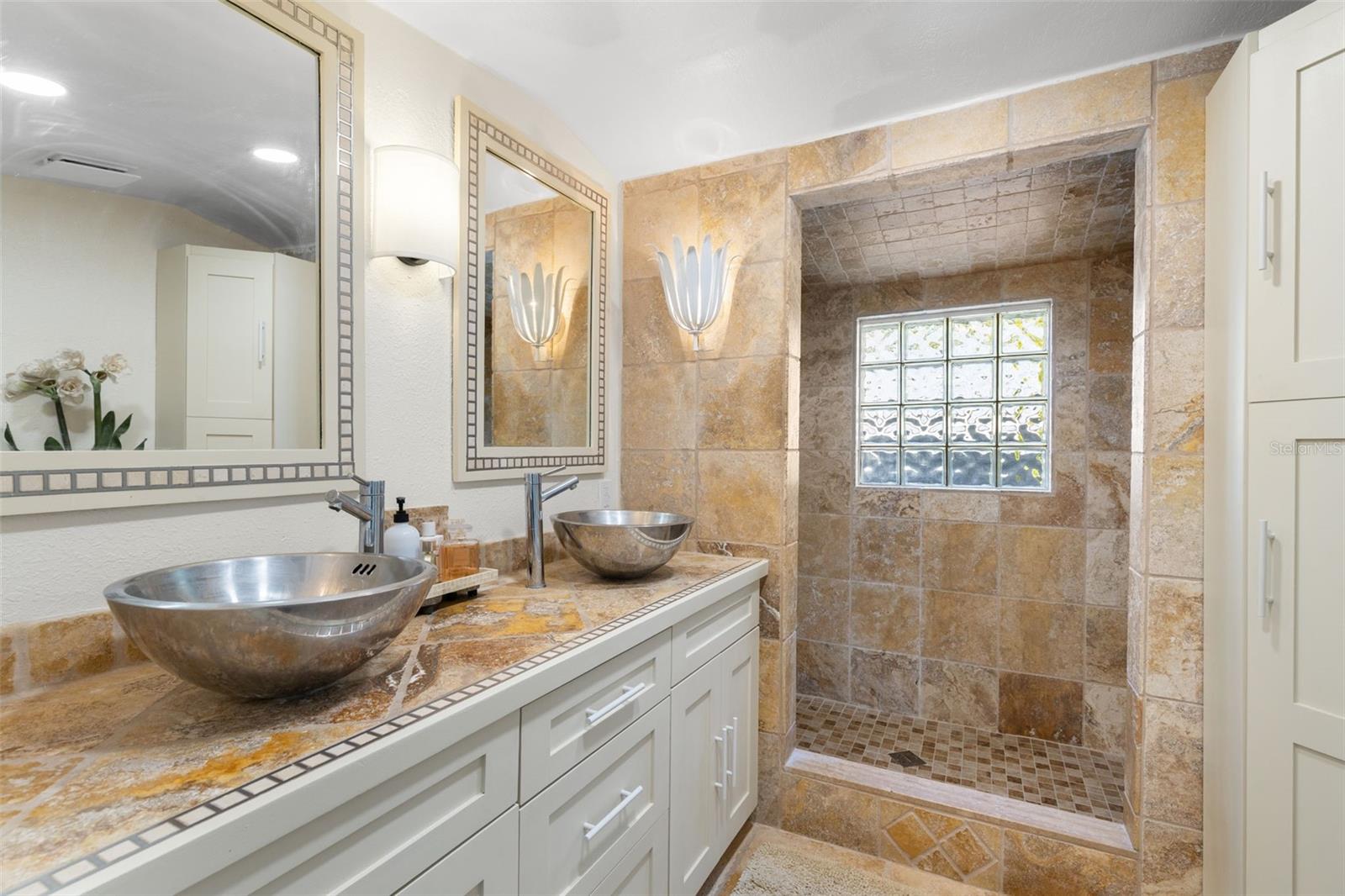 Image 21 of 40 For 2245 3rd Avenue N