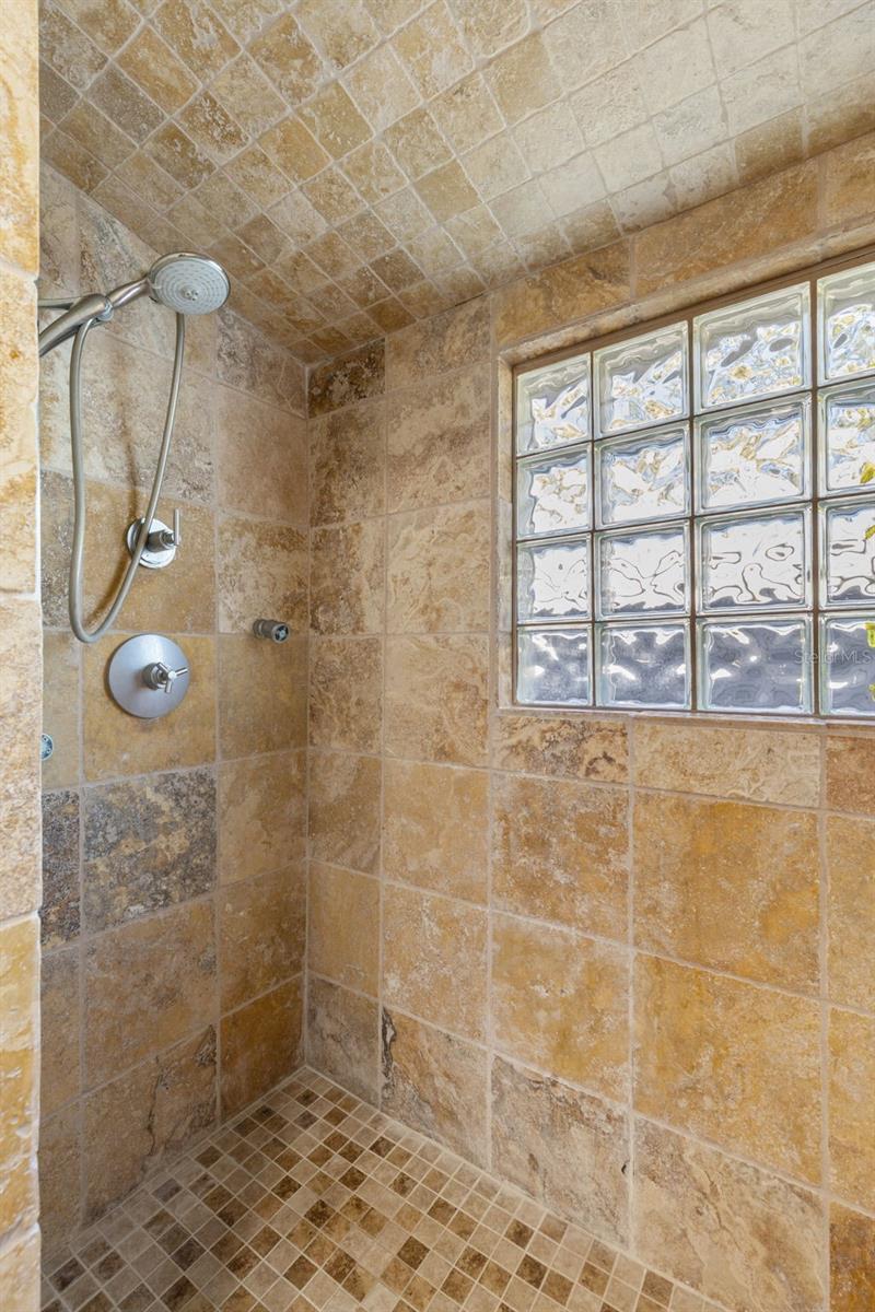 Image 22 of 40 For 2245 3rd Avenue N