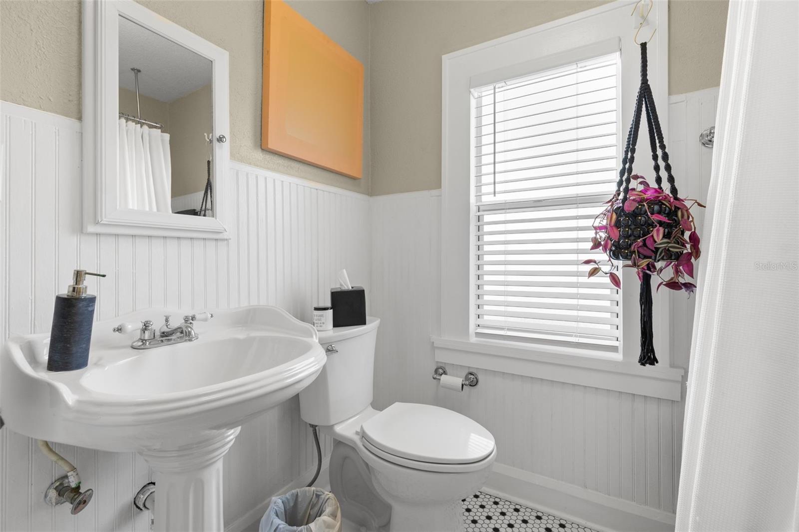 Image 26 of 40 For 2245 3rd Avenue N