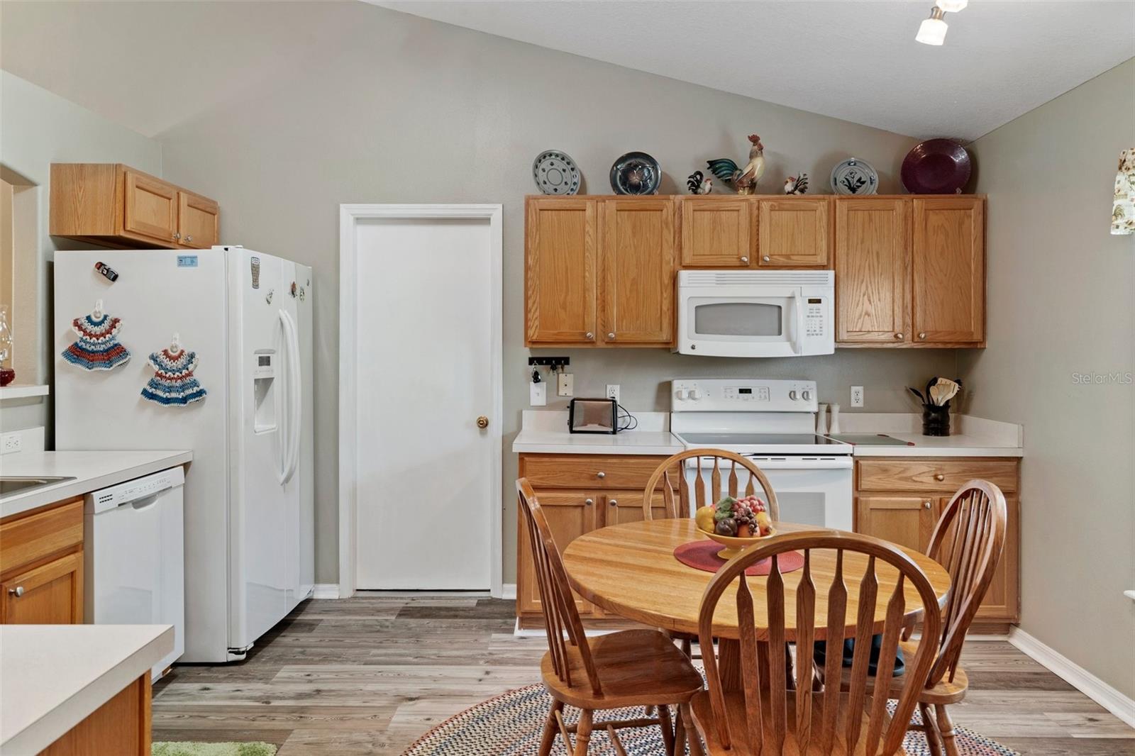 Image 8 of 34 For 12255 Linden Drive