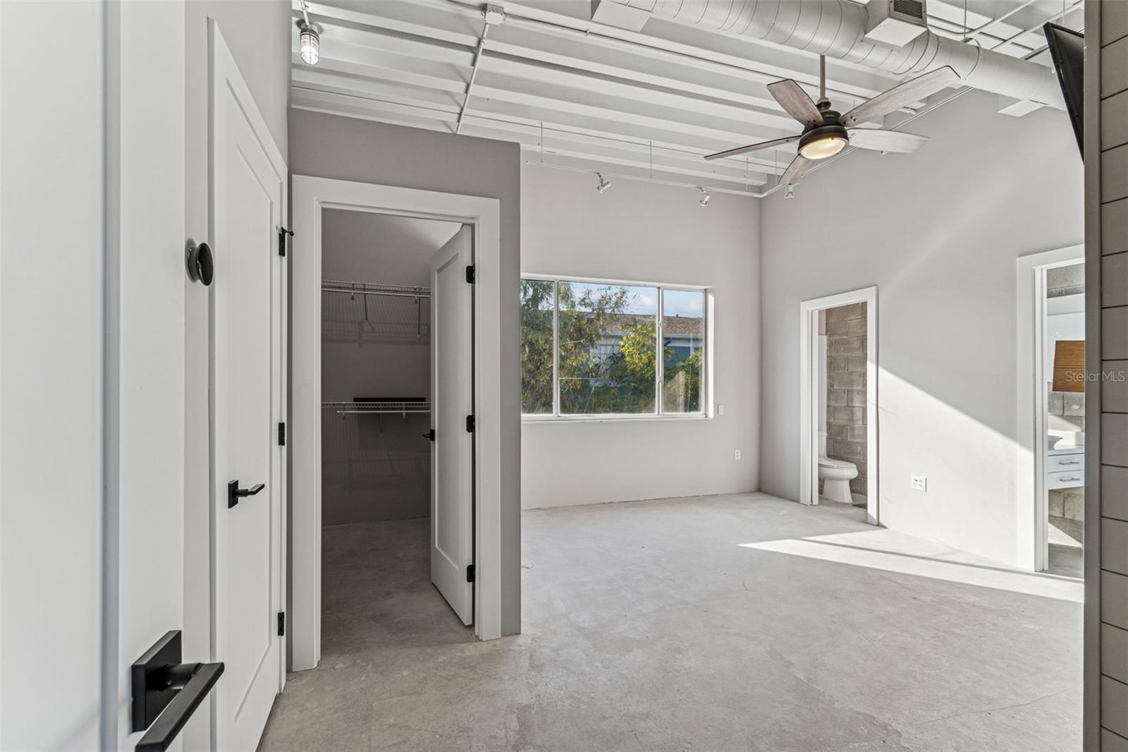 Image 15 of 34 For 3107 De Leon Street 5