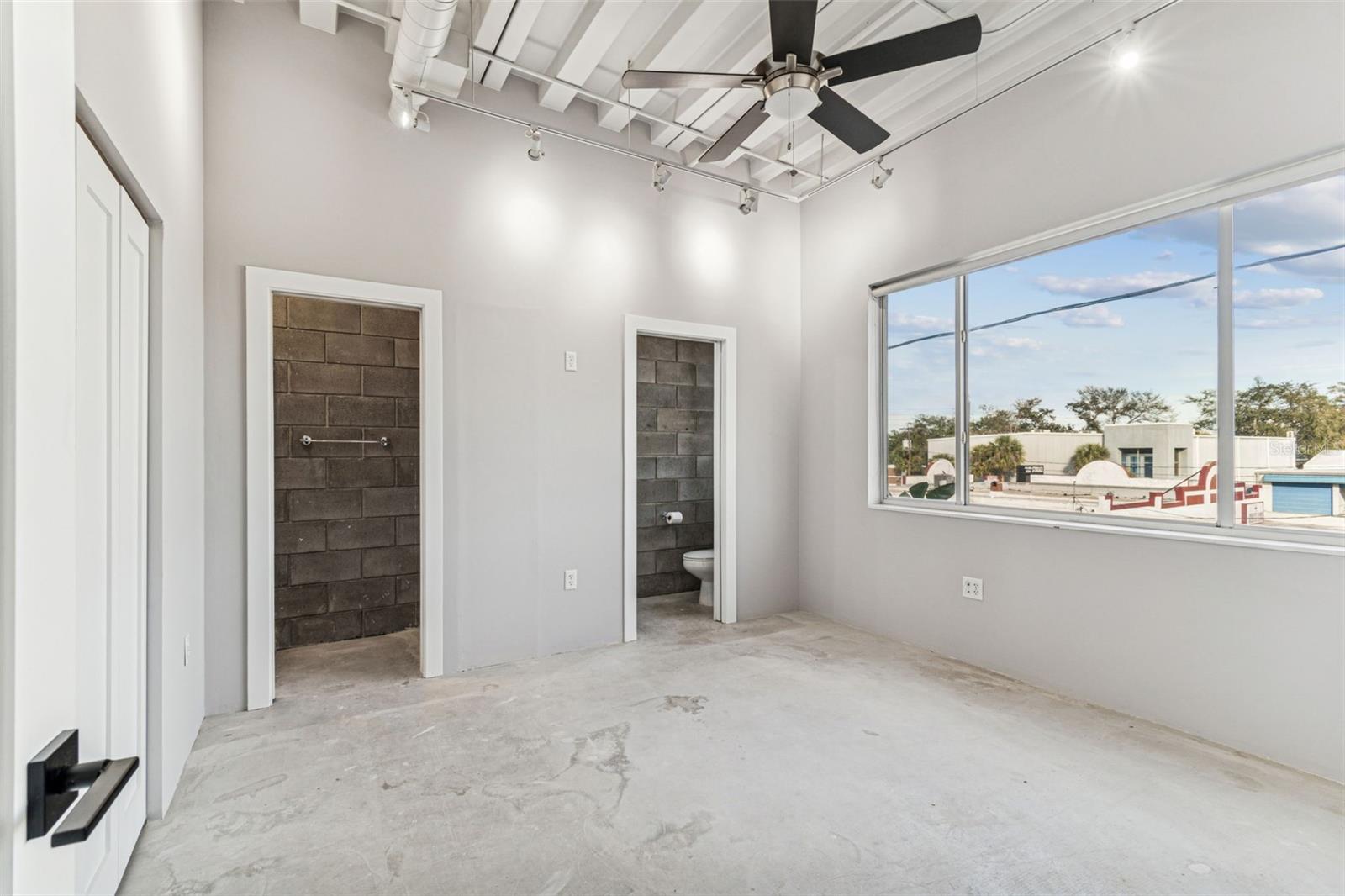 Image 23 of 34 For 3107 De Leon Street 5