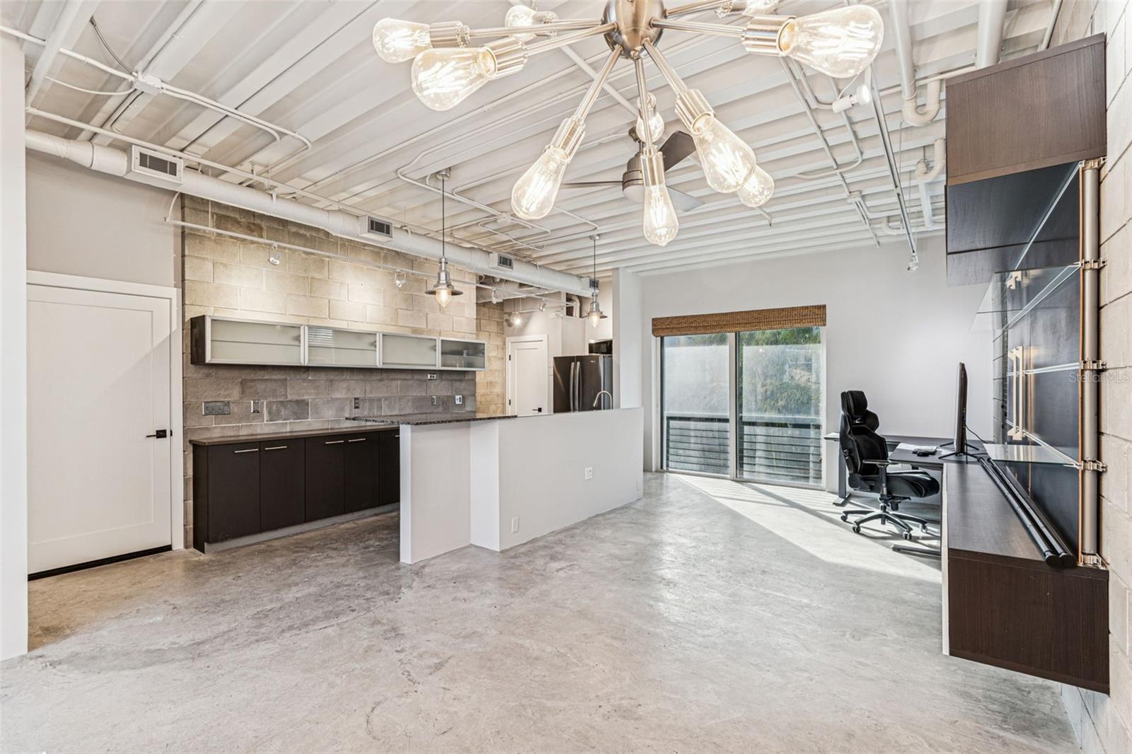 Image 3 of 34 For 3107 De Leon Street 5