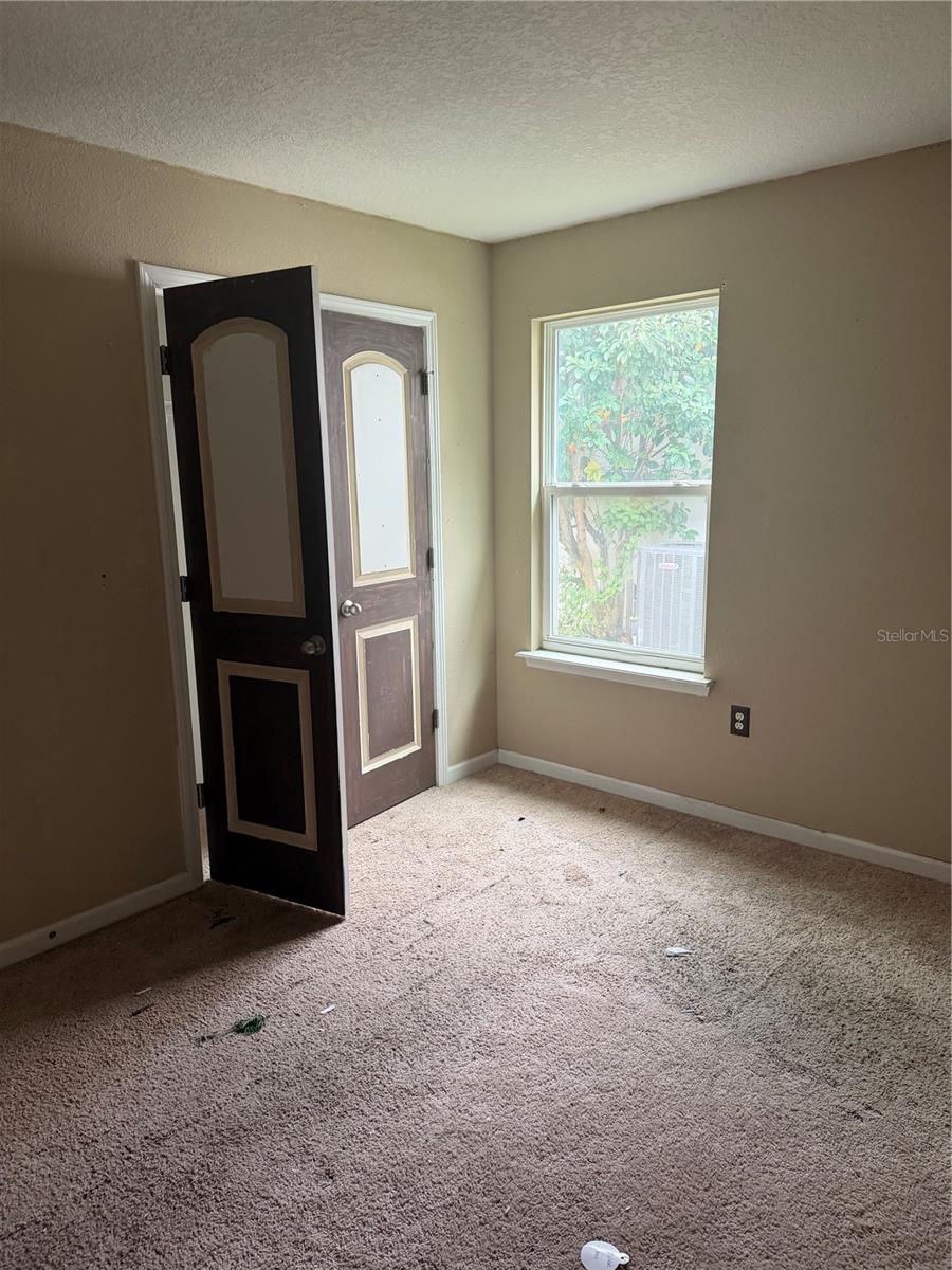 Listing photo id 9 for 3292 Hidden Meadows Court