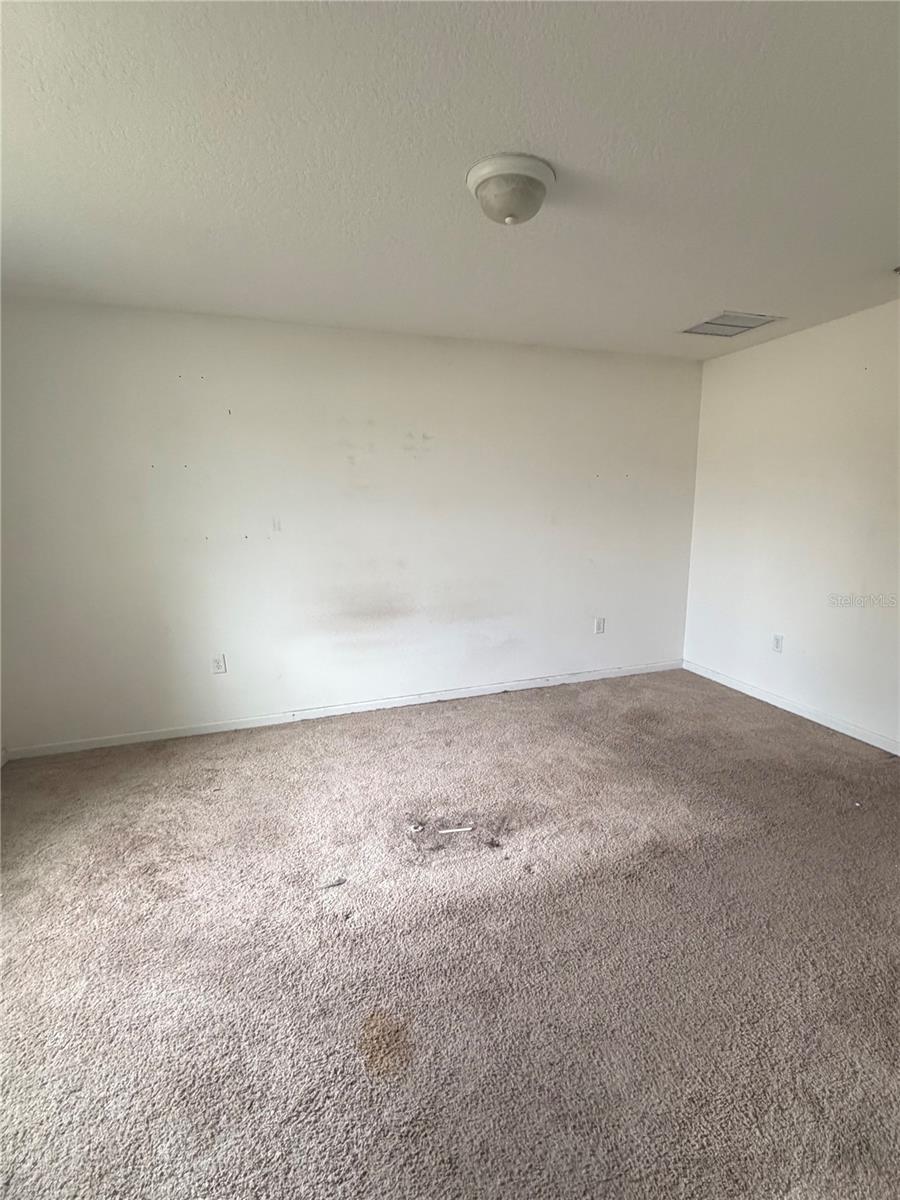 Listing photo id 12 for 3292 Hidden Meadows Court