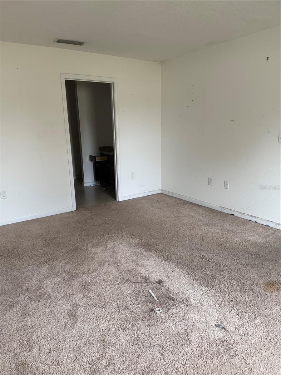 Listing photo id 13 for 3292 Hidden Meadows Court